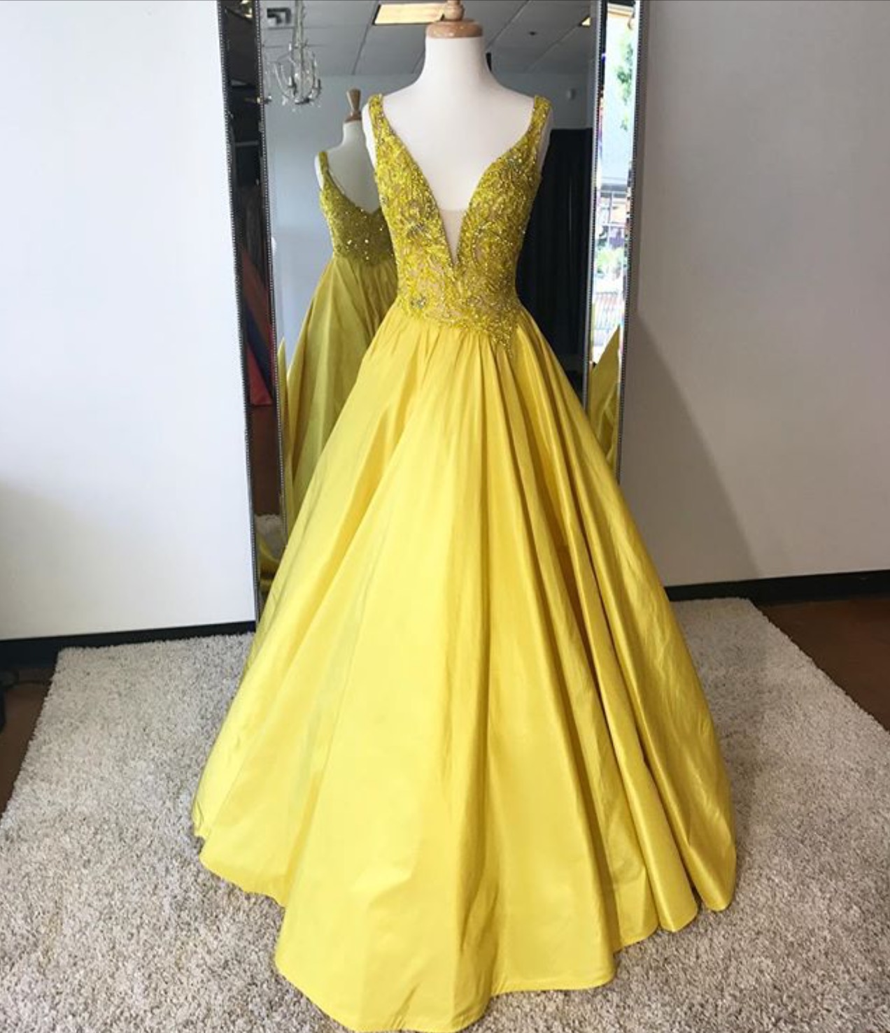 Glamorous A-line V-neck Sleeveless Yellow Long Prom/evening Dress With Appliques,pd14433